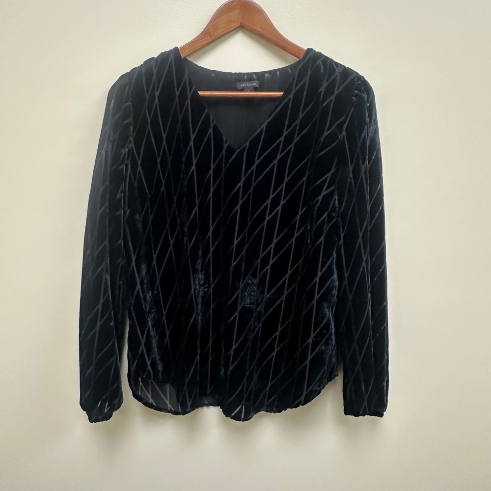 Ann Taylor Black Burnout Velvet Diamond Grid V-Neck Blouse Small